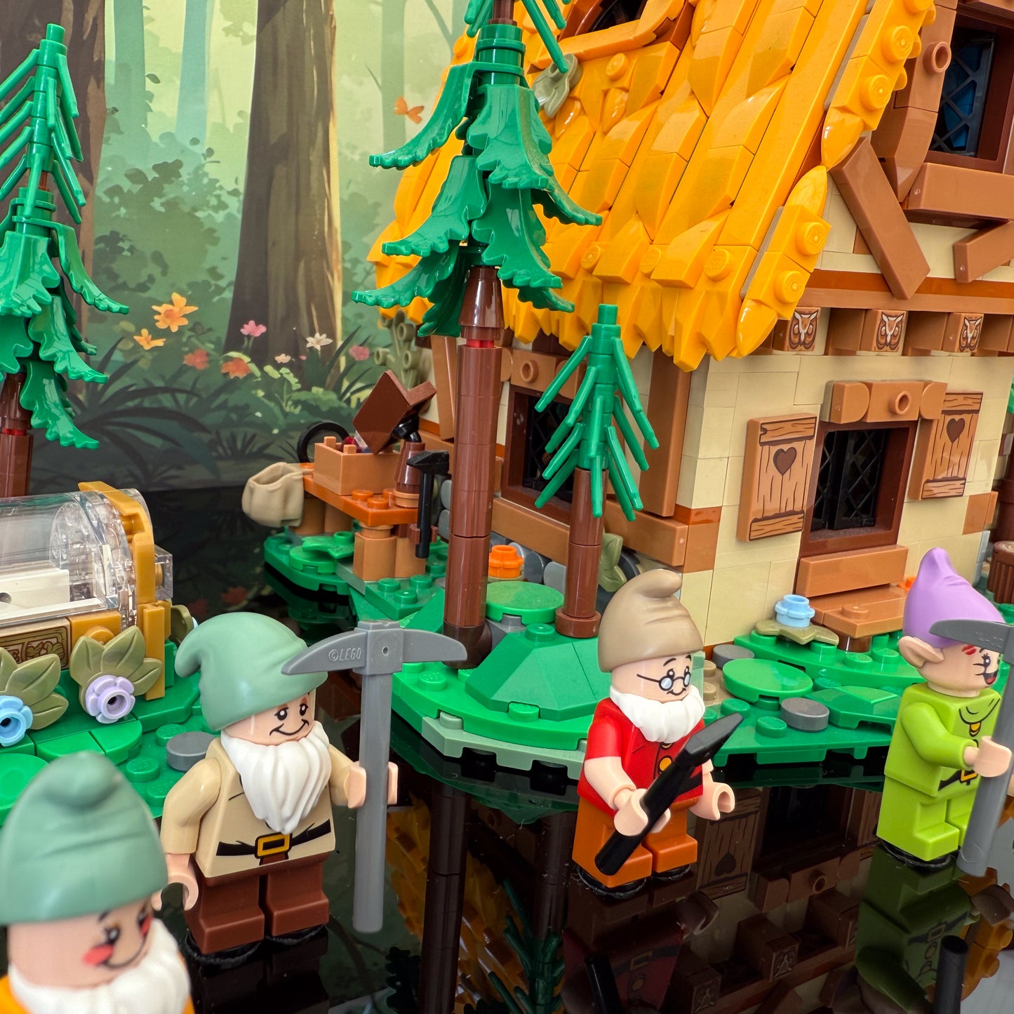 Display Case for LEGO Snow White and the Seven Dwarfs' Cottage (43242)