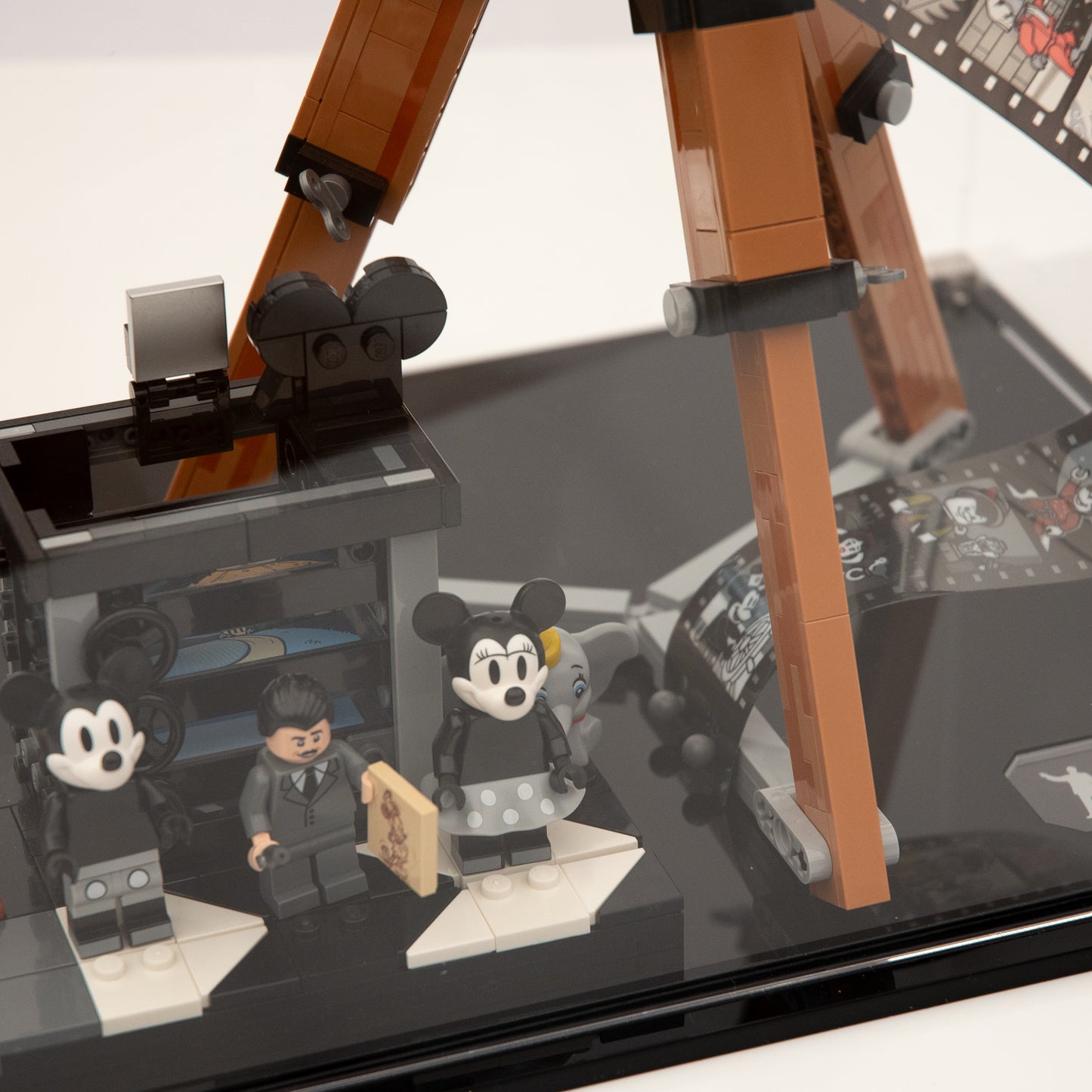 Display Case for LEGO® Walt Disney Tribute Camera (43230)