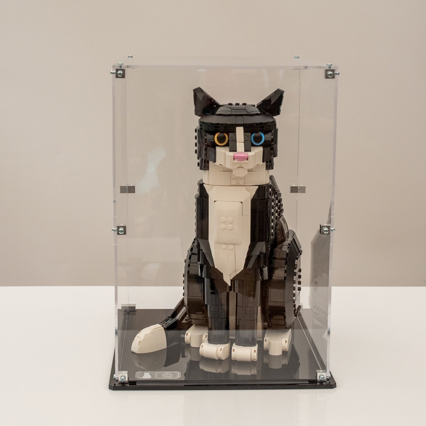 Display Case for LEGO® Tuxedo Cat (21349)